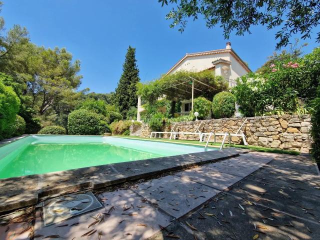 Maison Type 6 Sur 2 Niveaux 190m² Draguignan