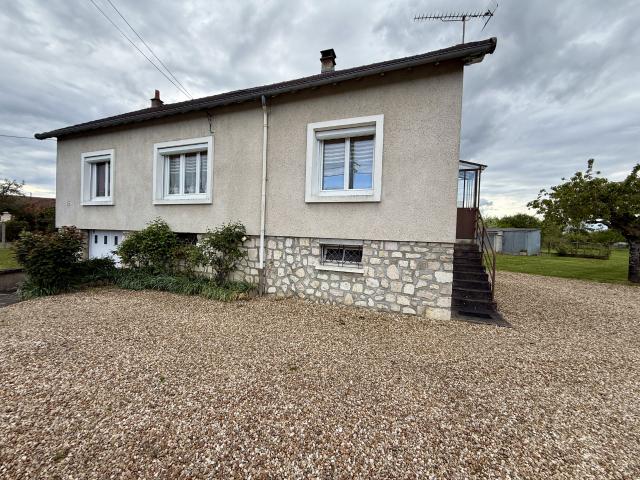 Maison type 7 sur sous sol total + dépendance et 3 garages sur un terrain de 2300 m2