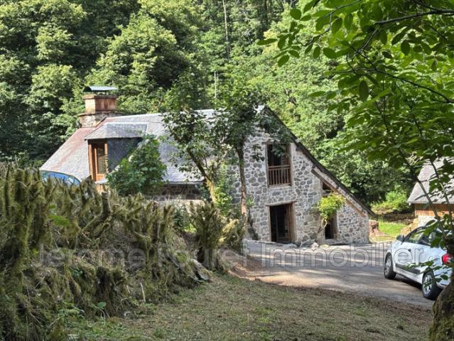 Maison type 2 comprenant au RDC séjour avec coin cuisine.