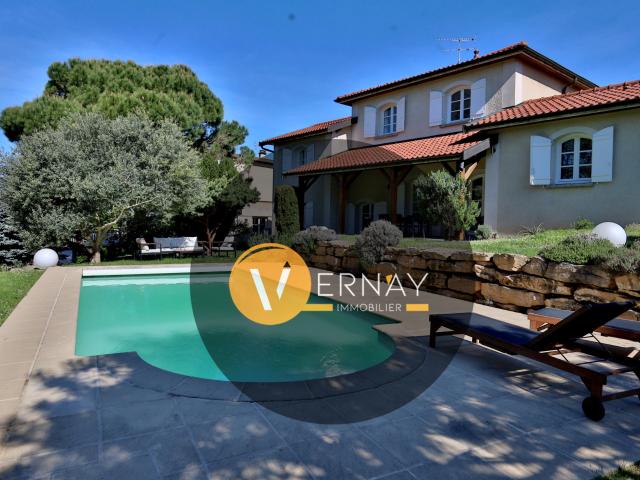 Maison Type T8 278m2 habitables Terrain 1614m2 Piscine