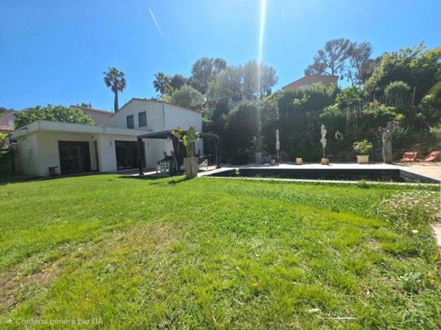Maison type californien a Sanary Sur Mer 5 pièce s 100 m2 PISCINE,GARAGE