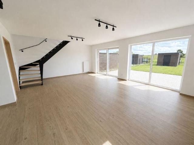 Maison unifamiliale à louer pour 900 euro avec 3 chambres à coucher