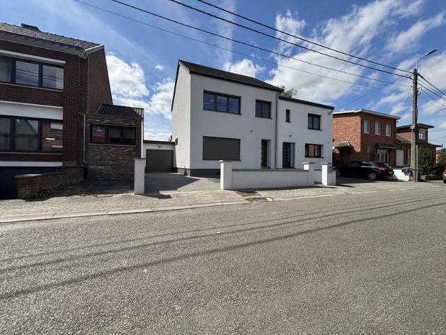 Maison unifamiliale à vendre pour 399000 euro avec 4 chambres à coucher
