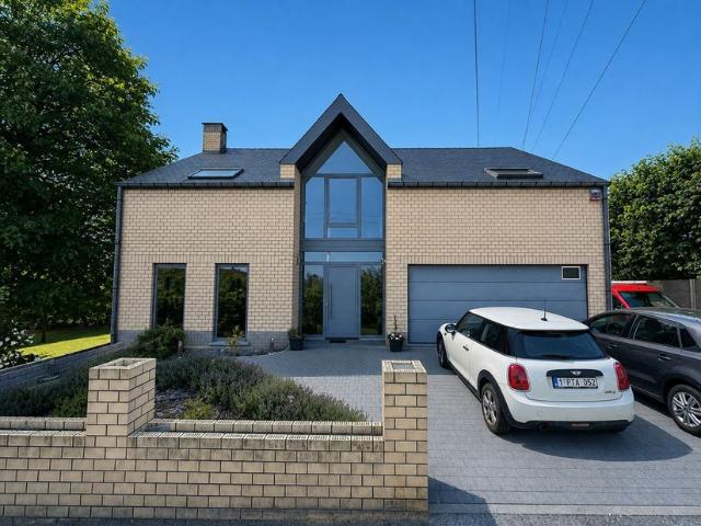 Maison unifamiliale à vendre pour 525000 euro avec 4 chambres à coucher