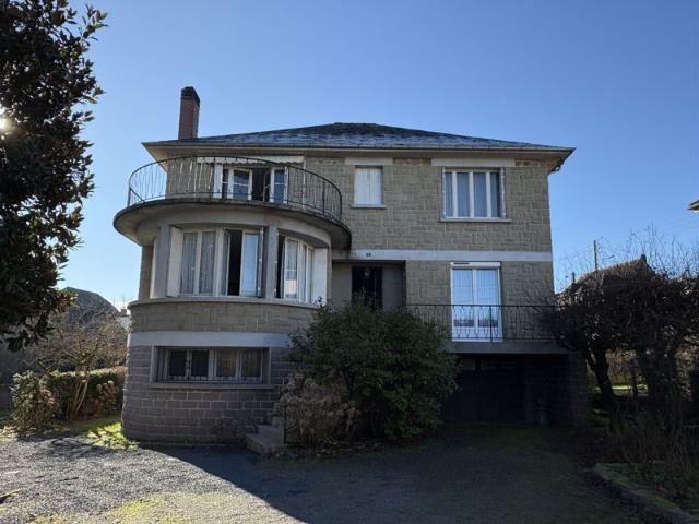 Maison Unique au Centre d'Objat
