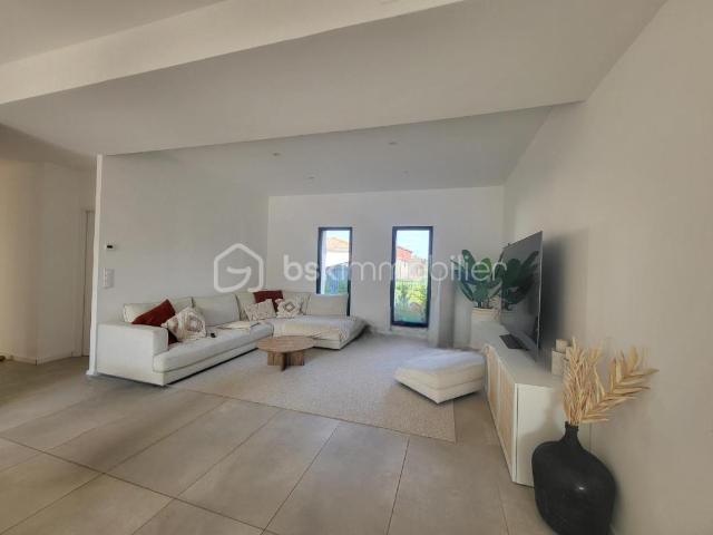 MAISON PROCHE AGEN ANNEE 2024 136 m² 4 CHAMBRES JARDIN GARAGE PISCINE POOL HOUSE