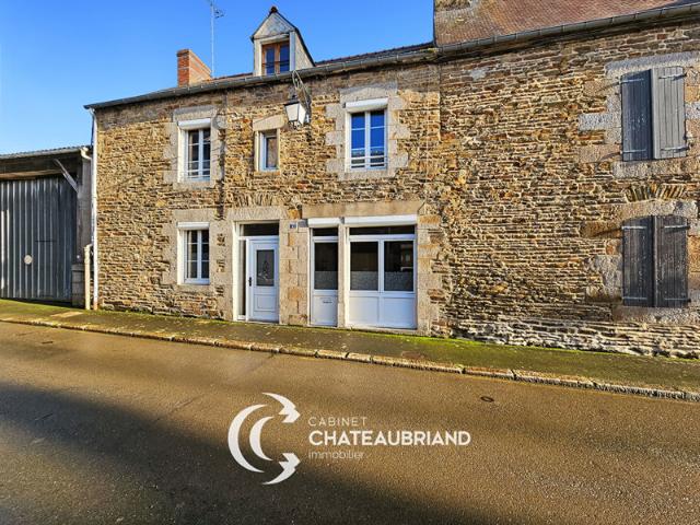 A vendre Maison en pierres 4 chambres avec jardin sans vis à vis en centre bourg de Val Couesnon