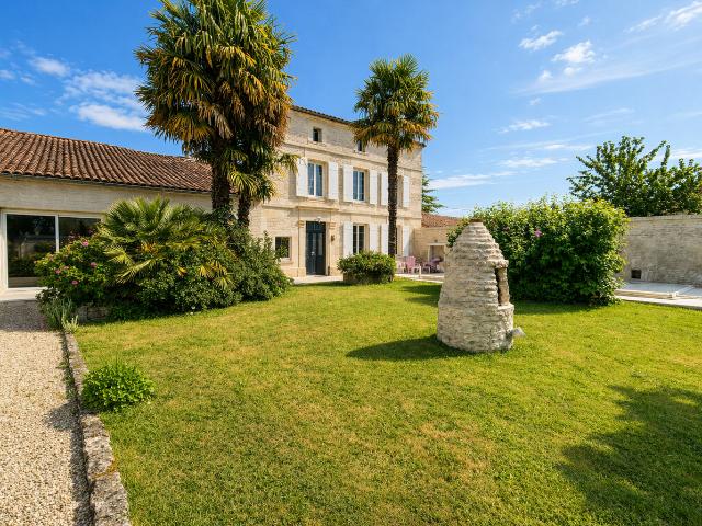 Maison Cherves 6 pièces 320 m2