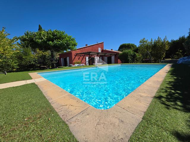 Maison Vidauban type villa d'architecte avec patio, piscine et grand garage