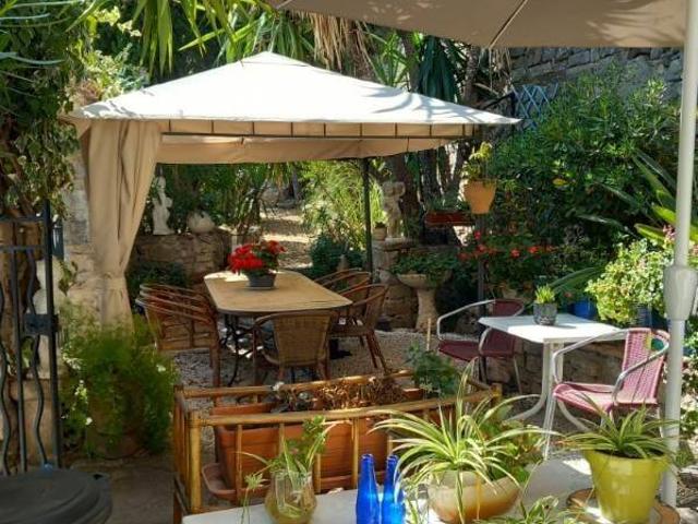 Maison villa T6 de 140 m² sur terrain de 370 m² SOLLIES VILLE