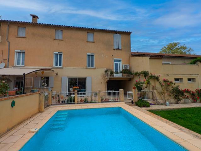 Maison village avec sa piscine
