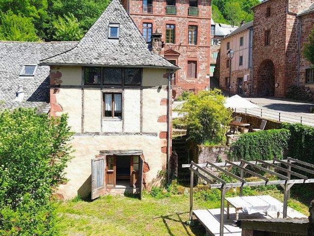 Maison Villecomtal 5 pièces 150 m2 + 76m² aménageable sur 58. 150m² Villecomtal