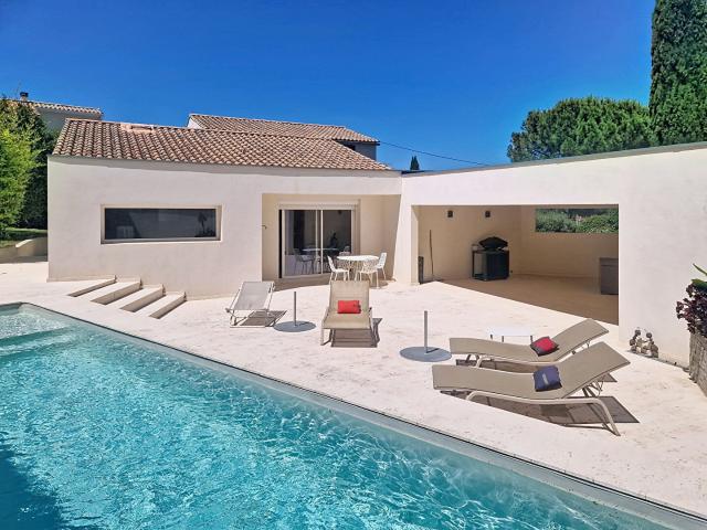 Maison Villeneuve Les Avignon 5 pièce s 160 m2 sur 1010 m². 160m² Villeneuve lès Avignon