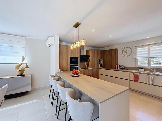 Villa contemporaine ? 193 m² sur parcelle arborée de 800 m²