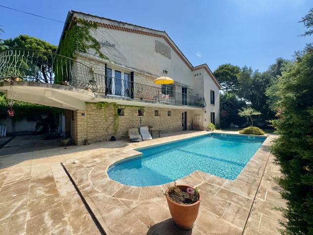 Maison Villeneuve Les Avignon 6 pièce s 219.50 m2 220m² Villeneuve lès Avignon