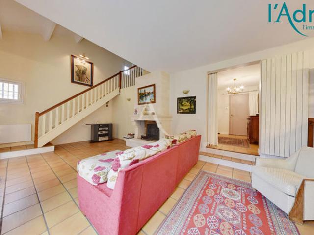Maison Villiers Sur Marne 4 pièce s 212m² au sol !