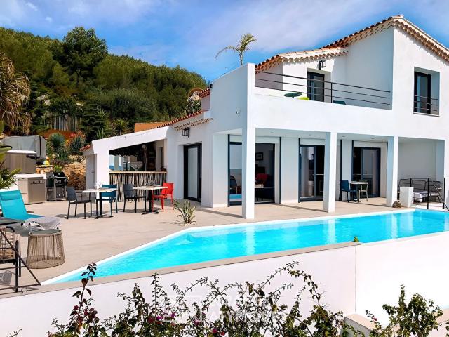 Maison vue mer panoramique et ses dépendances. 187m² Bandol