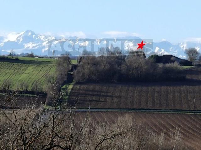 MAISON VUE PYRENEES T6 AVEC GROS POTENTIEL