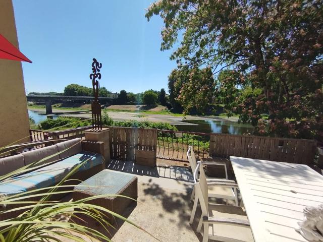 Maison vue rivière exceptionnelle.Opportunité rare sur le secteur