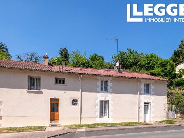 Maison XIXe avec 4 chambres, garage, double accès et fort potentiel aux portes de Poitiers