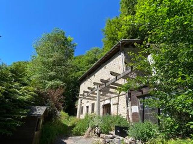 Maison XIXe siècle de 195m2 sur 3000m2 de terrain à Rencurel
