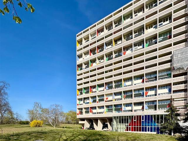 Maisonettewohnung im ikonischen Corbusierhaus – mit Weitblick ins Grüne und Raum für Ihre Vision