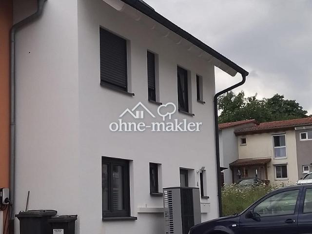 Maisonettewohnung mit großem Garten und einem Stellplatz. Energieklasse A