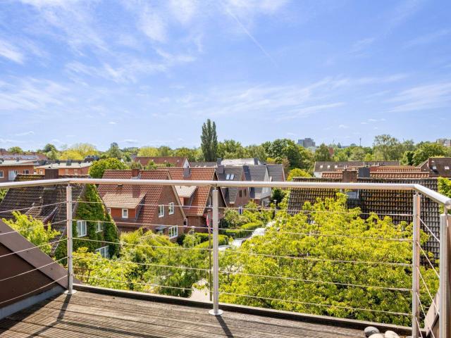 Maisonettewohnung mit Dachterrasse, Kamin und Garage in Kiel Wik