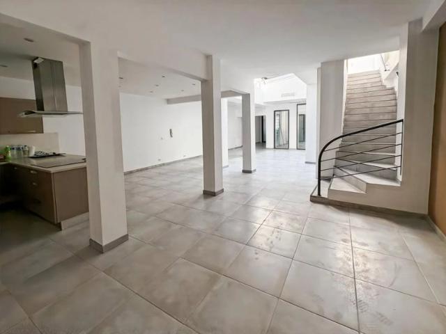 MAISON/LOCAL type Loft contemporain de 214m² avec tropezienne