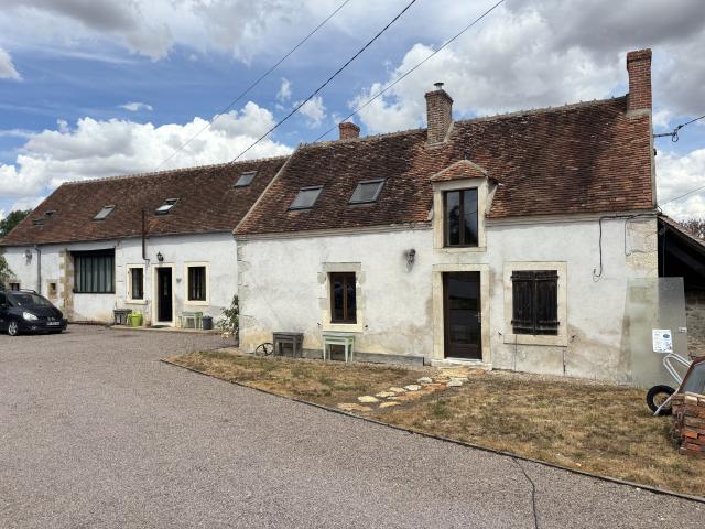 Maisonnais Ferme très spacieuse avec gîte attenant, sur un terrain de 7 969 m2