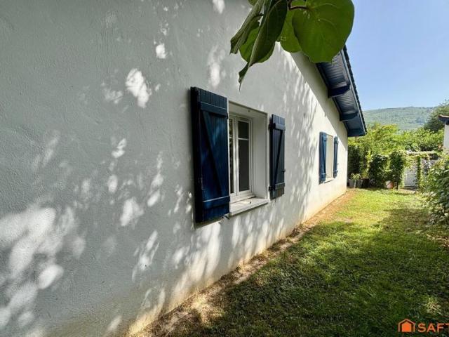 Maisonnette T4 avec petit jardin à URRUGNE, une terrasse vue montagnes et stationnements privatifs