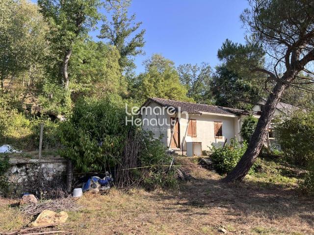 Maisonnette à rénover sur 2200 m² de terrain