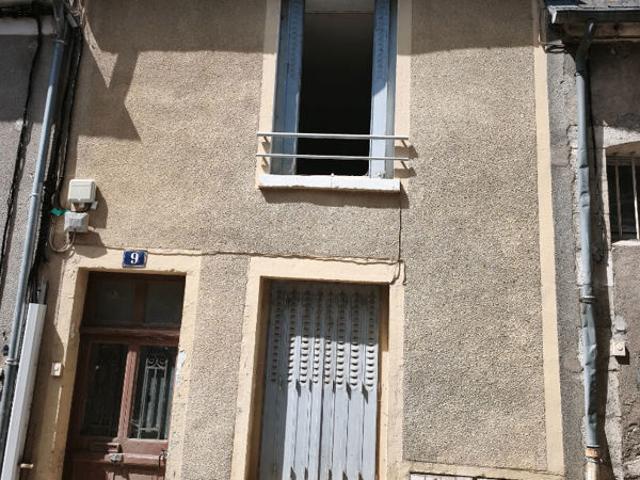 Maisonnette à rénover sur 3 niveaux en plein coeur du centre ville historique de la Charité sur Loire 58400