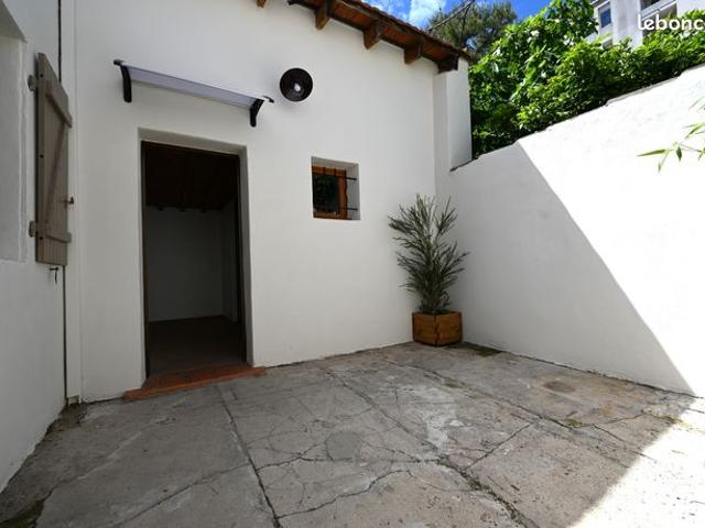 Maisonnette avec cour privee