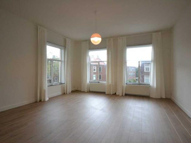 Maisonnette dubbel bovenhuis te huur in Den Haag