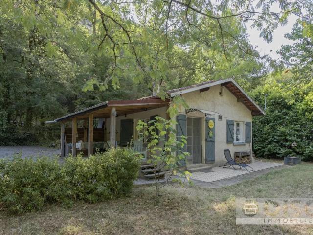 Maisonnette en bord de rivière avec plage privative à 5 minutes