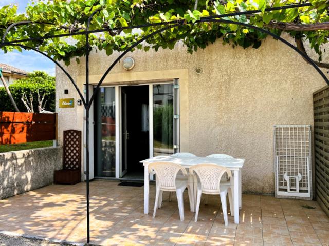 Maisonnette en duplex, terrasse Olivier, parking dans rési