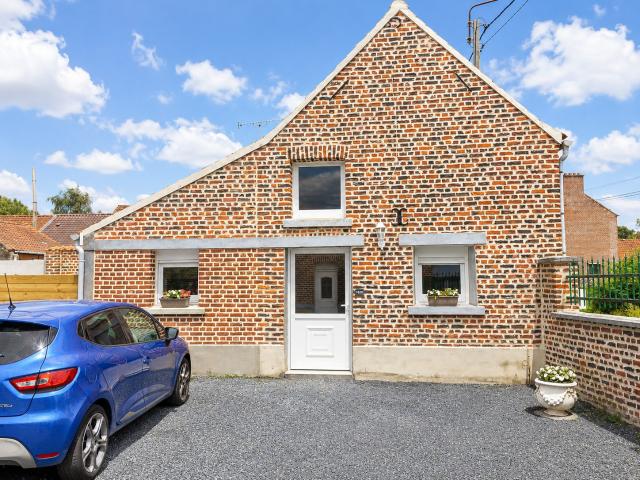 Maisonnette individuelle 41 m2 avec parking et cour Bruille Saint Amand / limite Nivelle