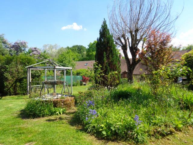 Maisons à vendre TREIGNY 89 Ensemble de deux maison 11pcs 5 ou 6 chbs, piscine, panneau solaire