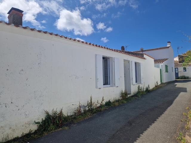 Maisons anciennes de charme au coeur de Saint Sauveur avec accès par deux rues. Fort potentiel
