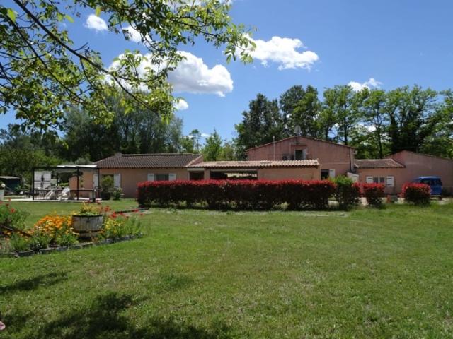Maisons et Dépendances terrain 4610m²