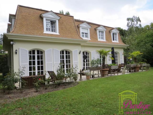 MAISONS LAFFITTE Parc Propriété avec guest house