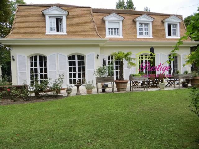 MAISONS LAFFITTE Parc Propriété avec guest house