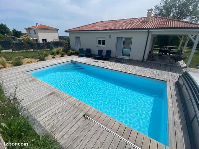 Maisob récente piscine terrain 3 chambres grand sous sol