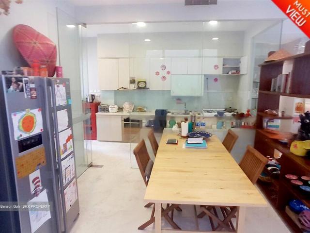 Maju Avenue D19, Terrace