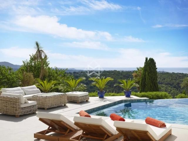 Majestueuse villa avec vue panoramique mer