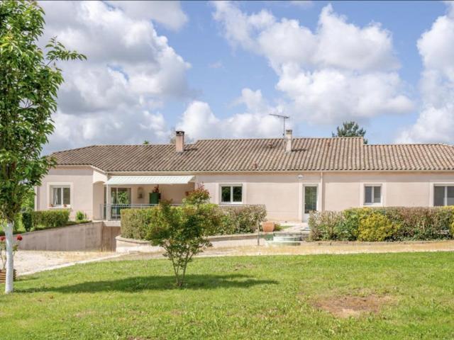 Majestueuse villa de plus de 200 m2 avec piscine et accès di. 209m² Casseneuil