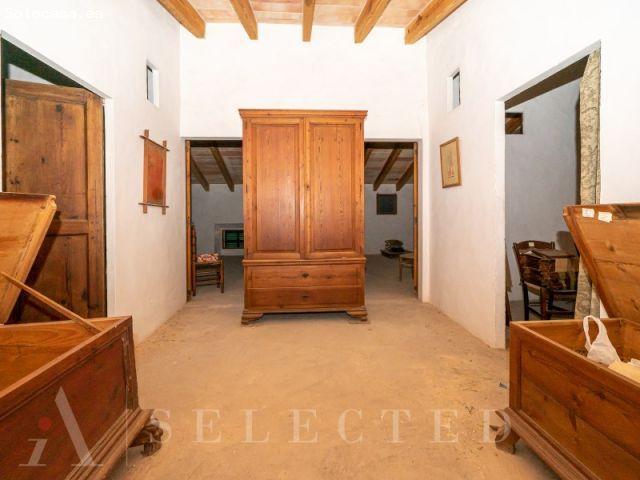 Majestuosa Residencia Histórica en Pollença: Oportunidad Única para Convertirla