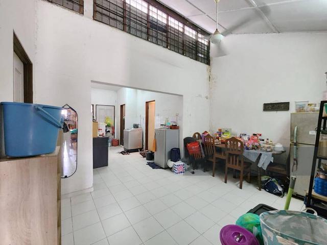 MAJOR REPAIR DONE22x70 Seksyen 10 Shah Alam Single Storey