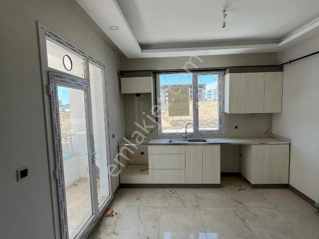 Makamdagı Mah Birinci Kat Gibi Yüksek Giriş Sıfır Balkonlu 1+1